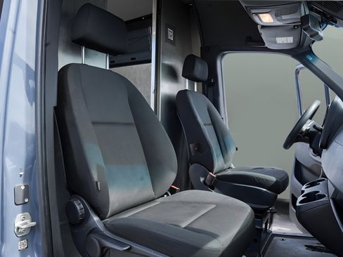 Used 2019 Mercedes-Benz Sprinter 144 image 17
