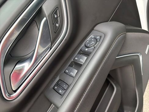 Used 2024 GMC Yukon SLT image 23