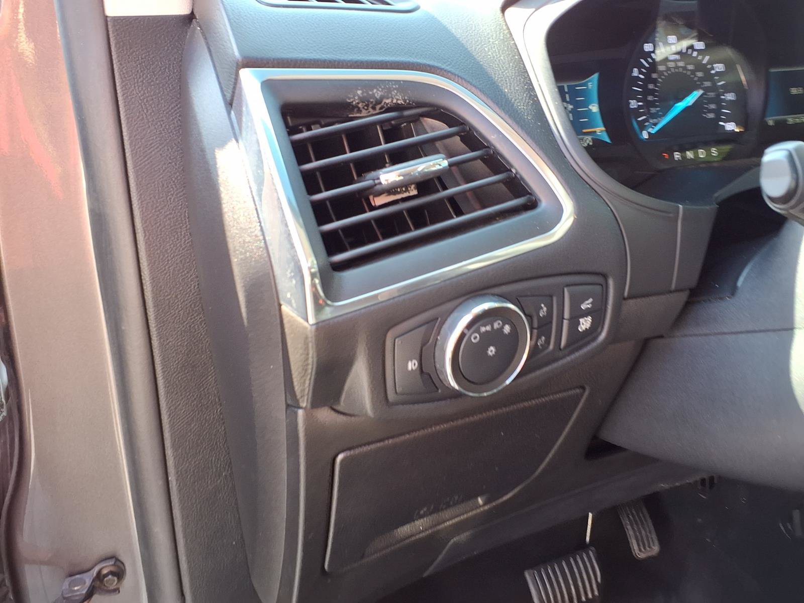 Used 2022 Ford Edge Titanium AWD/4WD image 16
