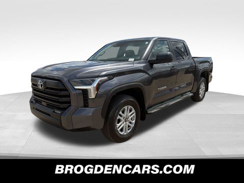 Used 2025 Toyota Tundra SR5 w/ SR5 Premium Package AWD/4WD image 4