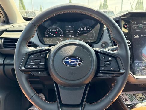 Used 2025 Subaru Crosstrek 2.5i Limited AWD/4WD image 2
