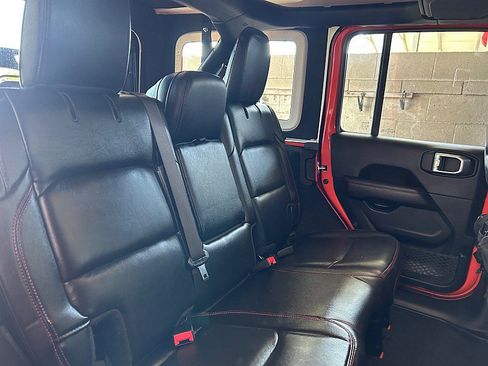 Used 2019 Jeep Wrangler Unlimited Rubicon w/ LED Lighting Group AWD/4WD image 34