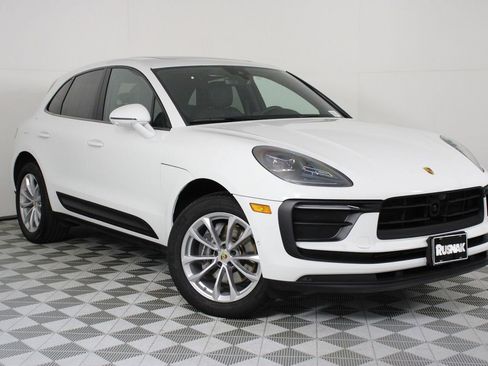 Certified 2025 Porsche Macan image 9