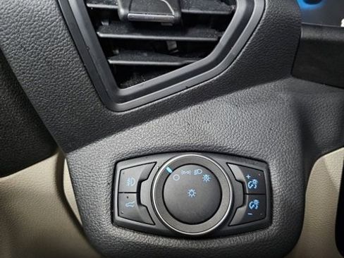 Used 2019 Ford Escape SE image 28