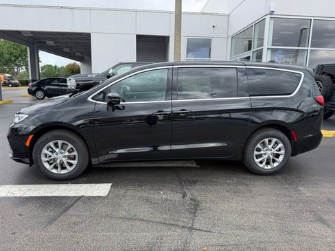 New 2026 Chrysler Pacifica Select AWD/4WD image 6