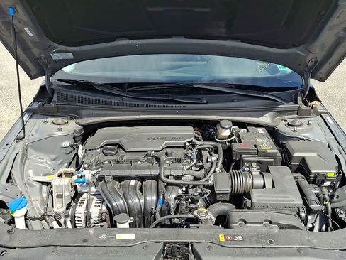 Used 2025 Hyundai Elantra Limited FWD image 30