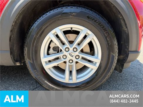 Used 2021 Ford Explorer XLT RWD image 14