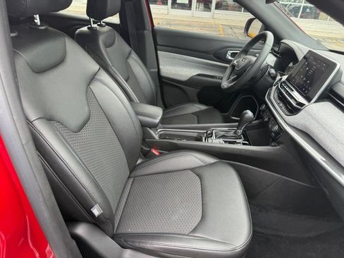 Used 2025 Jeep Compass Latitude AWD/4WD image 6