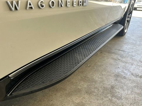 Used 2022 Jeep Wagoneer Series III RWD image 6