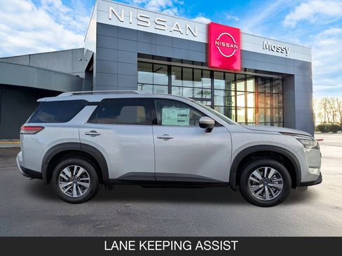 New 2025 Nissan Pathfinder SL w/ Cargo Package image 6