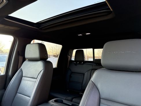 Used 2022 GMC Sierra 2500 Denali w/ Denali Ultimate Package image 21