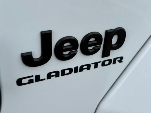 Used 2022 Jeep Gladiator Sport AWD/4WD image 6