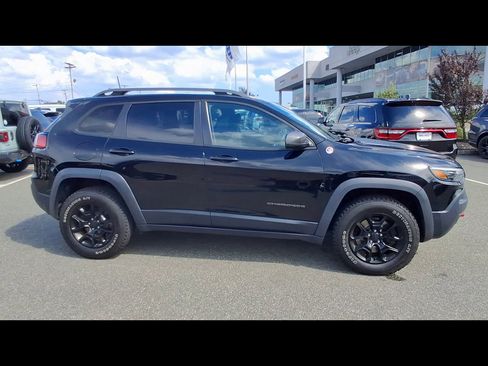 Used 2019 Jeep Cherokee Trailhawk AWD/4WD image 9