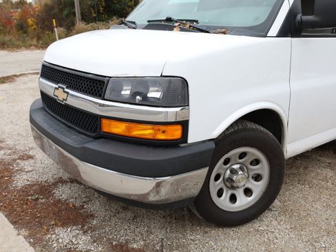 Used 2014 Chevrolet Express 1500 image 2