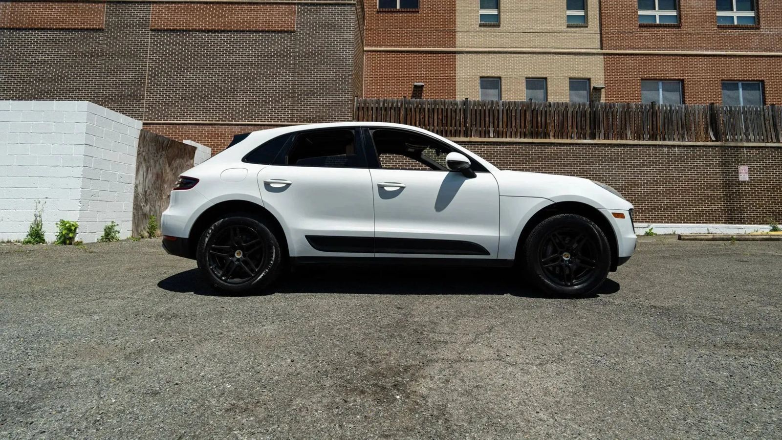 Used 2017 Porsche Macan AWD/4WD image 2