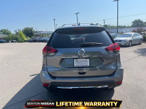 Used 2019 Nissan Rogue SV w/ Premium Package FWD image 7