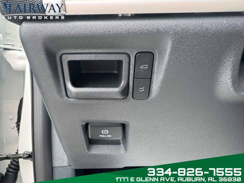 Used 2025 Ford Expedition Active image 17