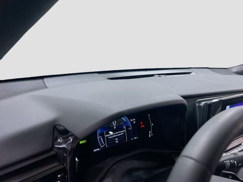 Used 2025 Toyota Camry SE w/ Convenience Package AWD/4WD image 9