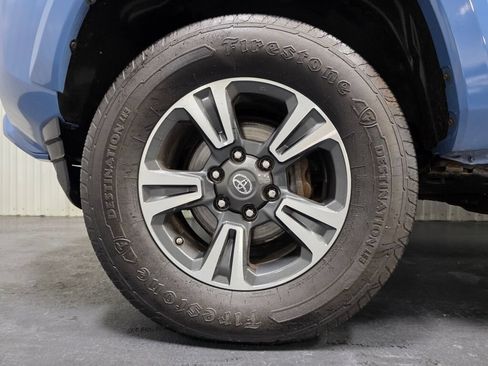 Used 2019 Toyota Tacoma TRD Sport w/ TRD Premium Sport Package AWD/4WD image 6