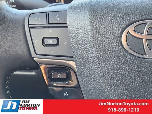 Used 2025 Toyota Camry SE image 29