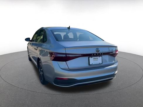 Used 2025 Volkswagen Jetta SE image 11