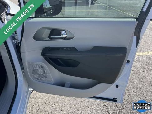 Used 2024 Chrysler Pacifica Touring-L w/ Road Tripper Package image 21