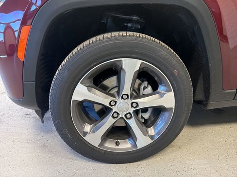 New 2026 Jeep Grand Cherokee Limited AWD/4WD image 2