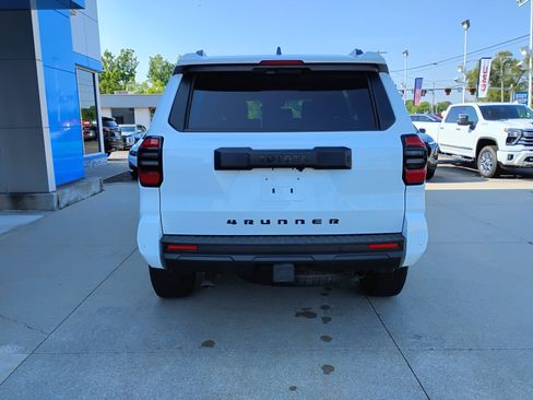 Used 2025 Toyota 4Runner TRD Off-Road AWD/4WD image 15