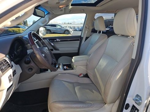 Used 2017 Lexus GX 460 image 3