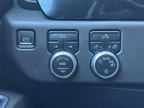 Used 2022 GMC Sierra 1500 SLE w/ Enhanced Capability Package AWD/4WD image 30