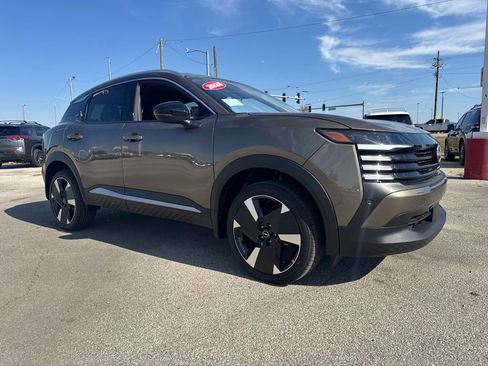 New 2026 Nissan Kicks SR image 8