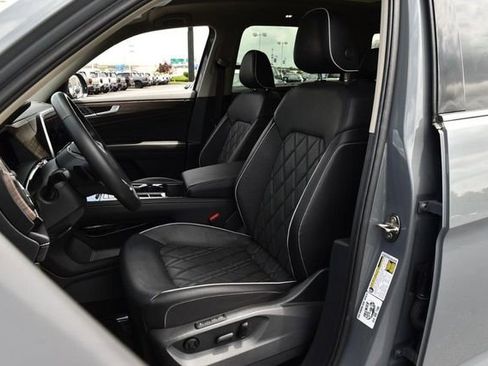 Certified 2025 Volkswagen Atlas SEL Premium R-Line AWD/4WD image 19