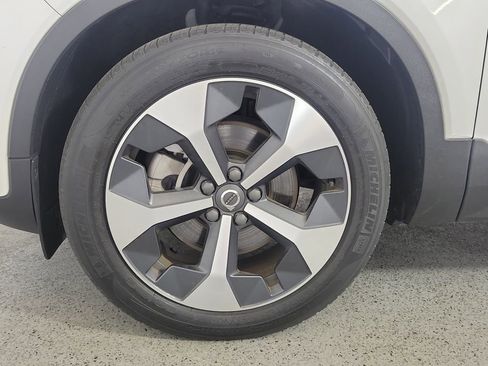 Used 2023 Volvo XC40 B4 Ultimate FWD image 9