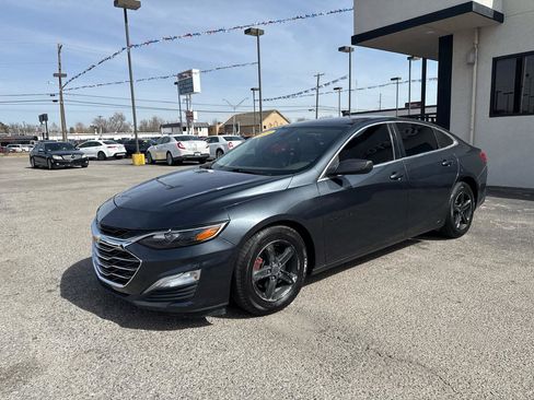 Used 2019 Chevrolet Malibu LS image 2