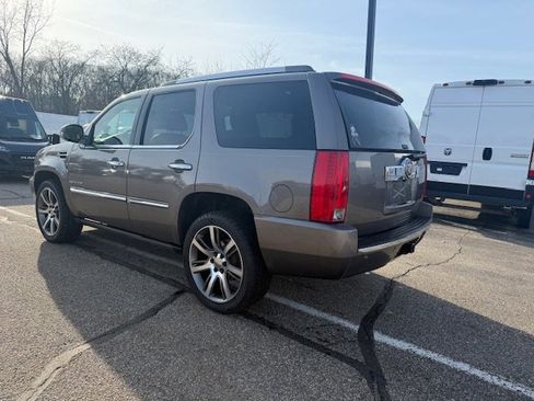 Used 2013 Cadillac Escalade Luxury image 7