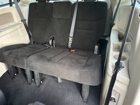 Used 2016 Dodge Grand Caravan SXT w/ UConnect Hands-Free Group FWD image 13