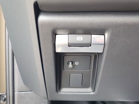 Certified 2025 Land Rover Defender 110 S AWD/4WD image 17