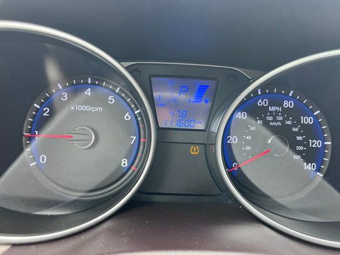 Used 2010 Hyundai Tucson GLS w/ Popular Equipment Pkg 2 FWD image 11