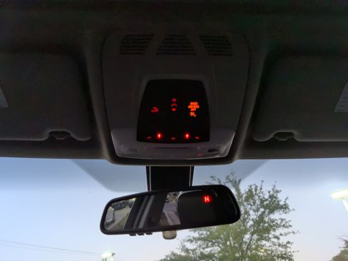 Used 2018 BMW 320i Sedan w/ Premium Package image 31