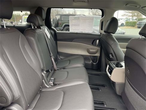 New 2026 Kia Carnival EX image 21
