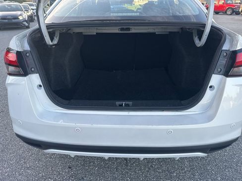 Used 2024 Nissan Versa SR image 8