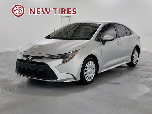 Used 2024 Toyota Corolla LE image 3