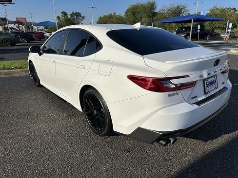 Used 2025 Toyota Camry LE image 4
