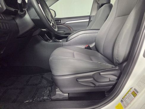 Used 2019 Toyota Highlander LE image 13