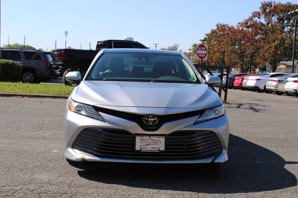 Used 2019 Toyota Camry XLE w/ Navigation Package FWD image 2