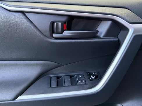 Used 2019 Toyota RAV4 LE image 12