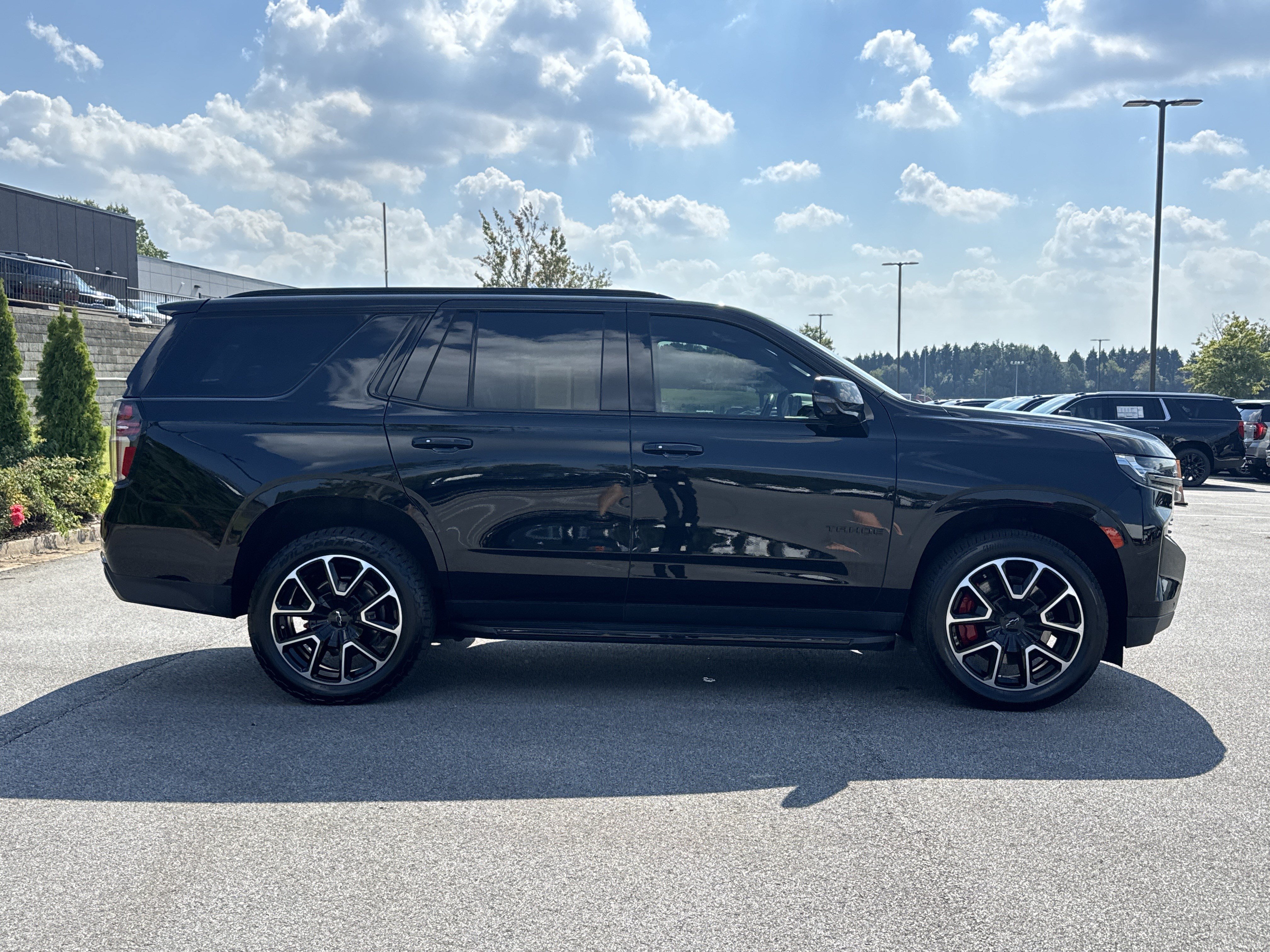Used 2022 Chevrolet Tahoe RST w/ Luxury Package AWD/4WD image 10
