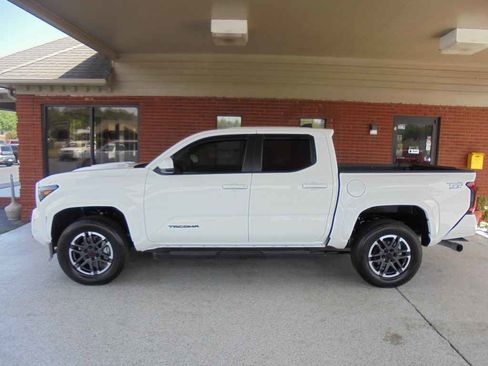 Used 2024 Toyota Tacoma TRD Sport RWD image 1