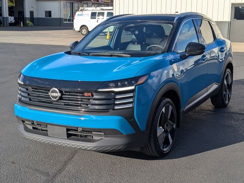 Used 2025 Nissan Kicks SR image 10