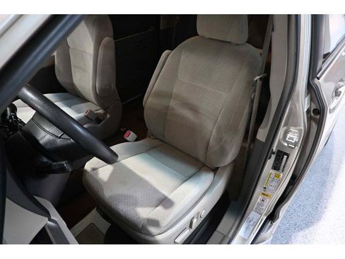 Used 2015 Toyota Sienna LE FWD image 14